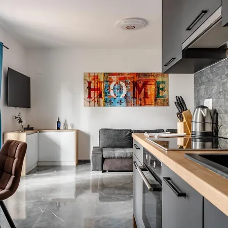 Daire Apartments Strand *