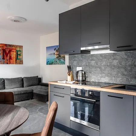 Daire Apartments Strand *