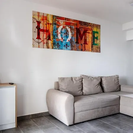 Daire Apartments Strand