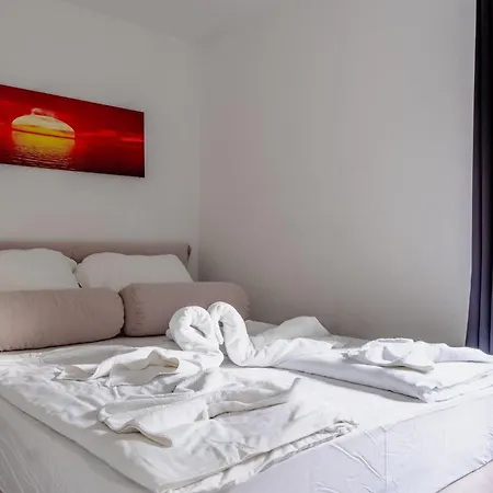 Daire Apartments Strand *