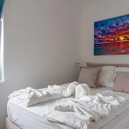 Daire Apartments Strand Vir