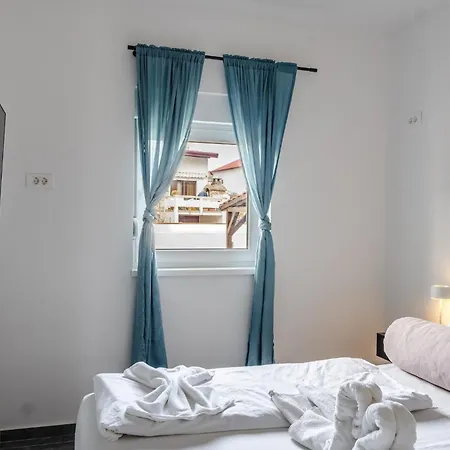 Daire Apartments Strand