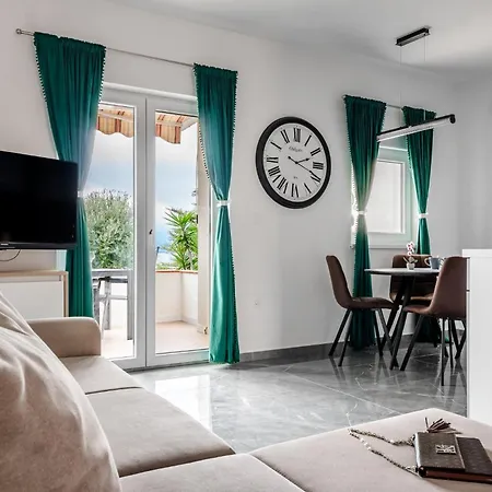 Daire Apartments Strand *