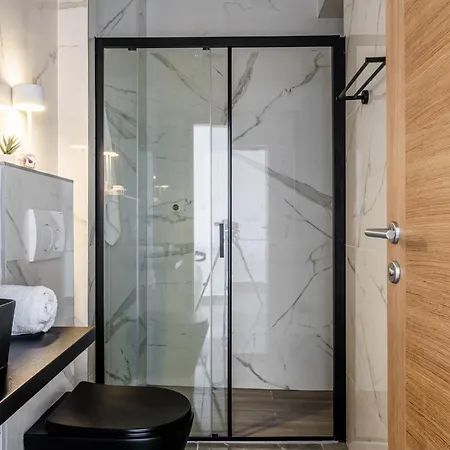 Daire Apartments Strand