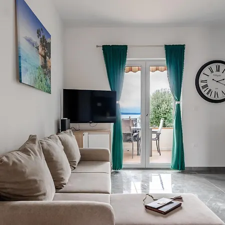 Daire Apartments Strand