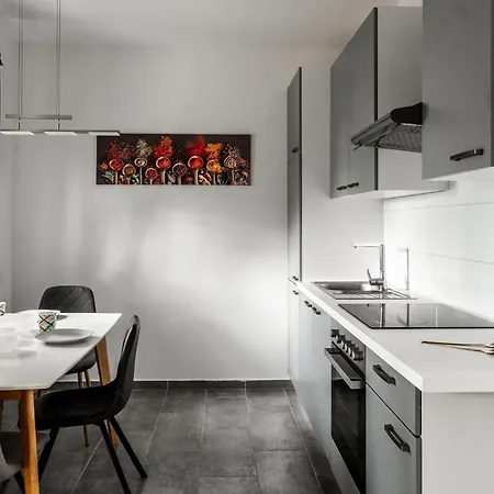 Daire Apartments Strand