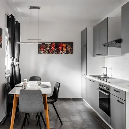 Apartments Strand Daire Vir