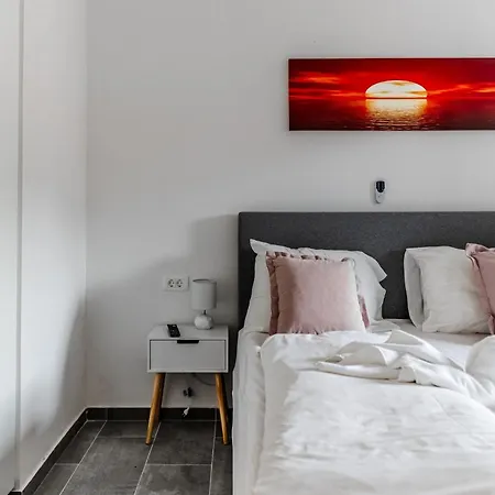 Daire Apartments Strand *