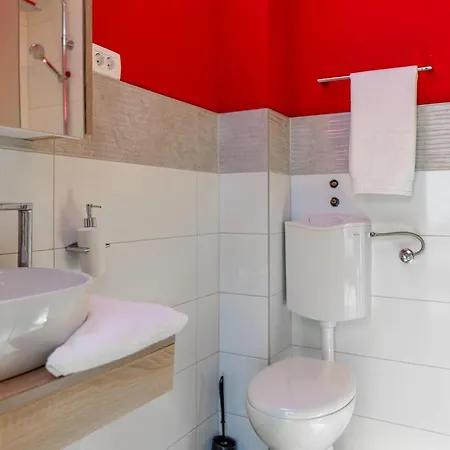 Daire Apartments Strand