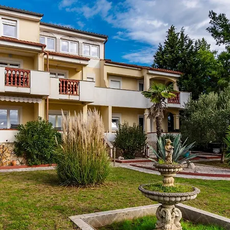 Apartments Strand * Vir