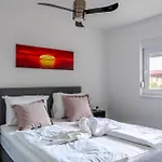Apartments Strand Daire Vir
